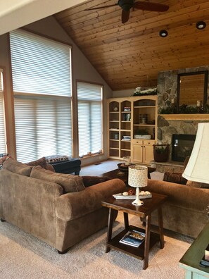 Smart TV, fireplace, DVD player, ping pong