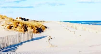 Kirja kesälle '19! Suuri koti East Hamptonissa, yksityinen ranta, valtava uima-allas / kylpytynnyri