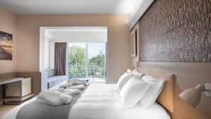 Superior Suite | Premium bedding, minibar, in-room safe, blackout drapes - Garden City Resort (Kalamata)