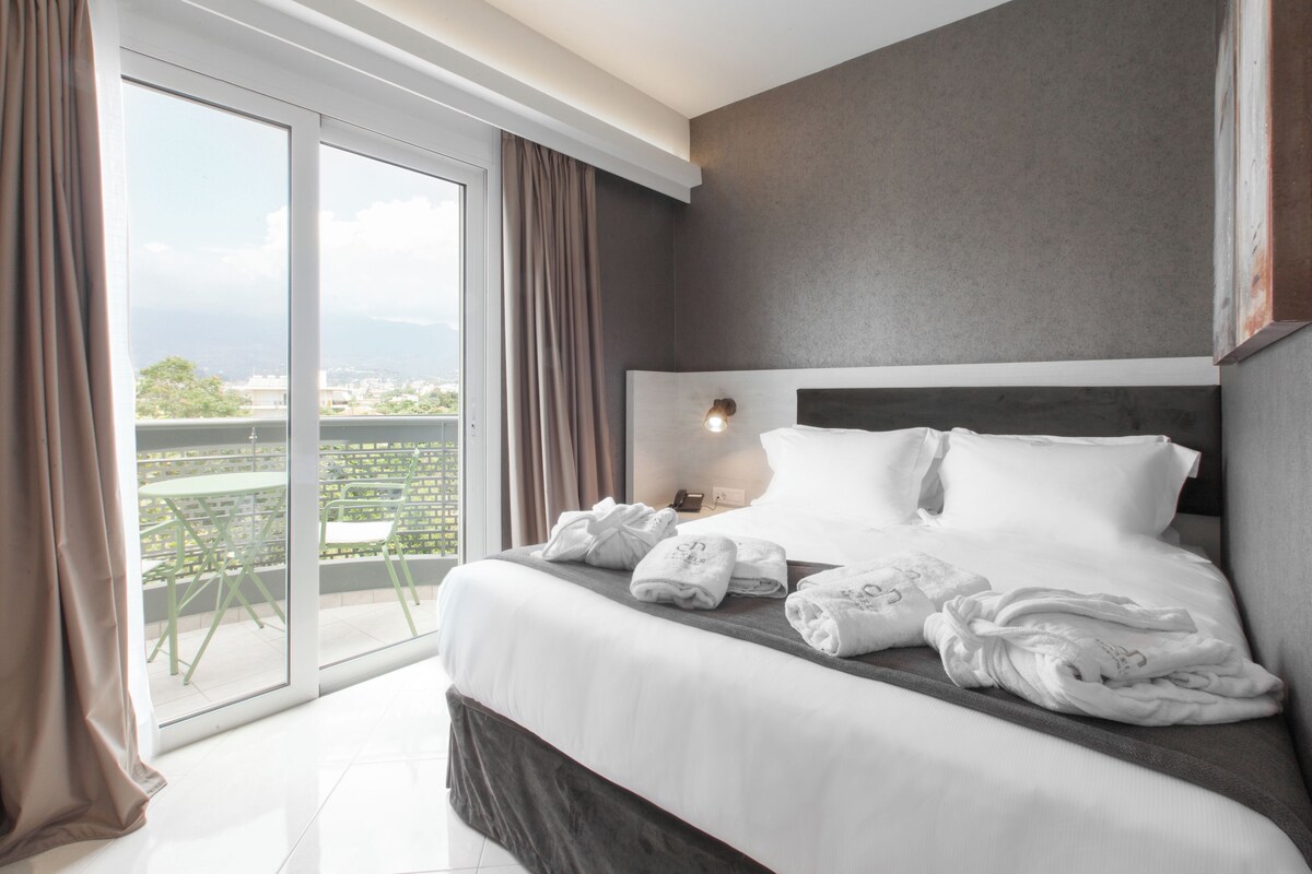 Premium bedding, minibar, in-room safe, blackout drapes