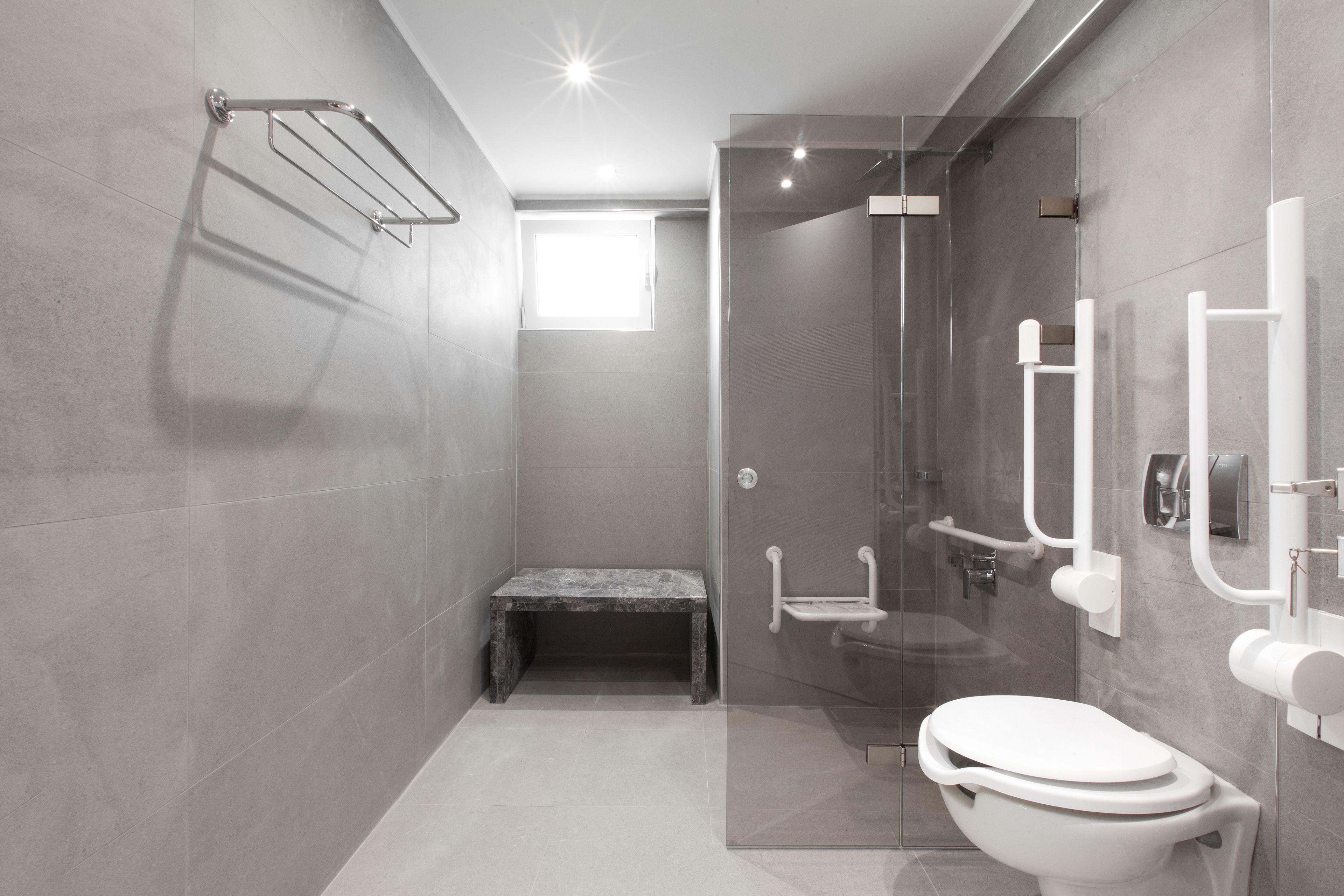 double room, accessible | bathroom | shower, rainfall showerhead, free toiletries, hair dryer