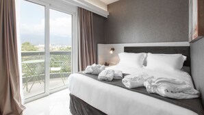 Premium bedding, minibar, in-room safe, blackout drapes - Garden City Resort (Kalamata)
