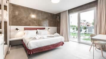 Chambre Double, accessible aux personnes à mobilité réduite | Literie de qualité supérieure, minibar, coffres-forts dans les chambres