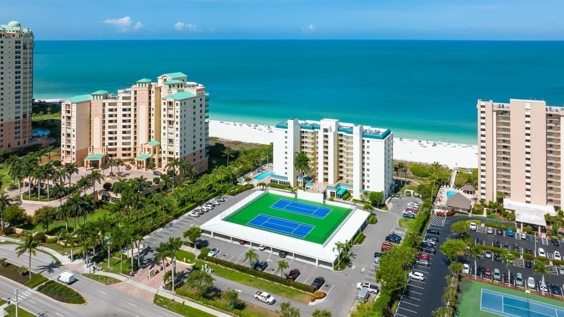 Completely Remodeled!!! Beautiful 3 Bedroom Beachfront Condo,  gorgeous sunsets