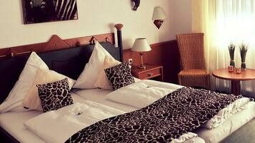 Double Room | In-room safe, soundproofing, iron/ironing board, rollaway beds
