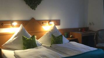 Double Room | In-room safe, soundproofing, iron/ironing board, rollaway beds