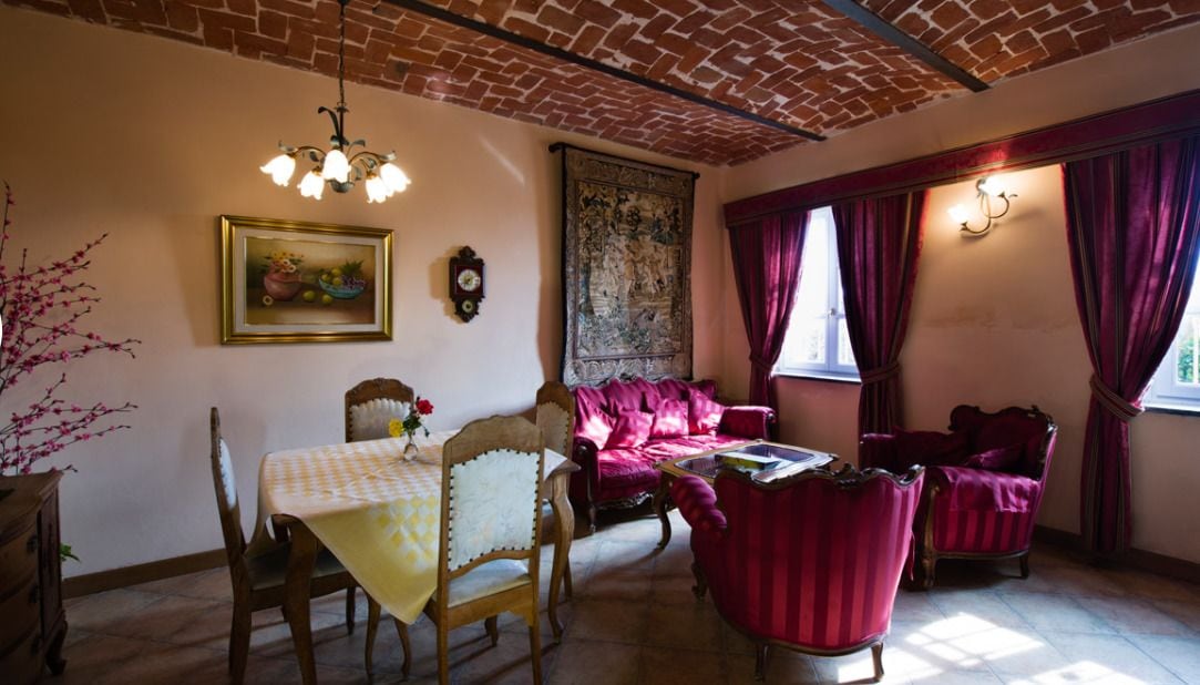 Suite, 1 Bedroom | Living area