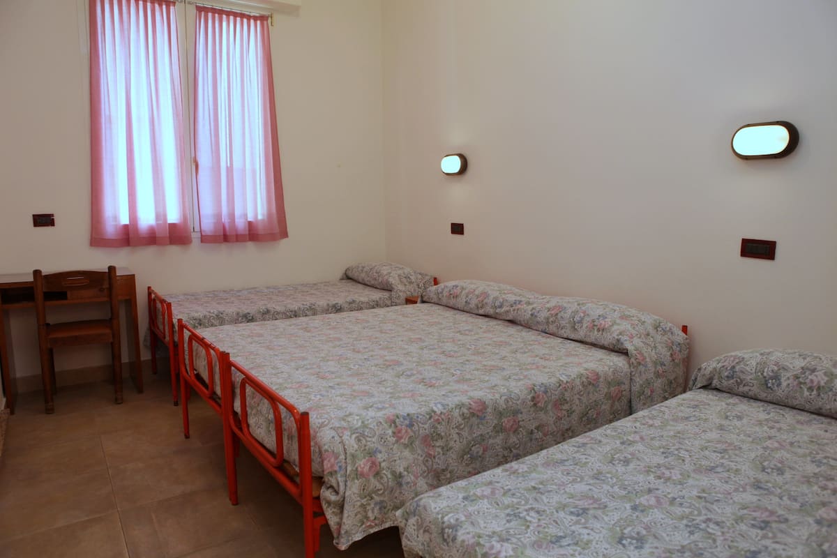 Quadruple Room, Ensuite | In-room safe, soundproofing, cots/infant beds, WiFi