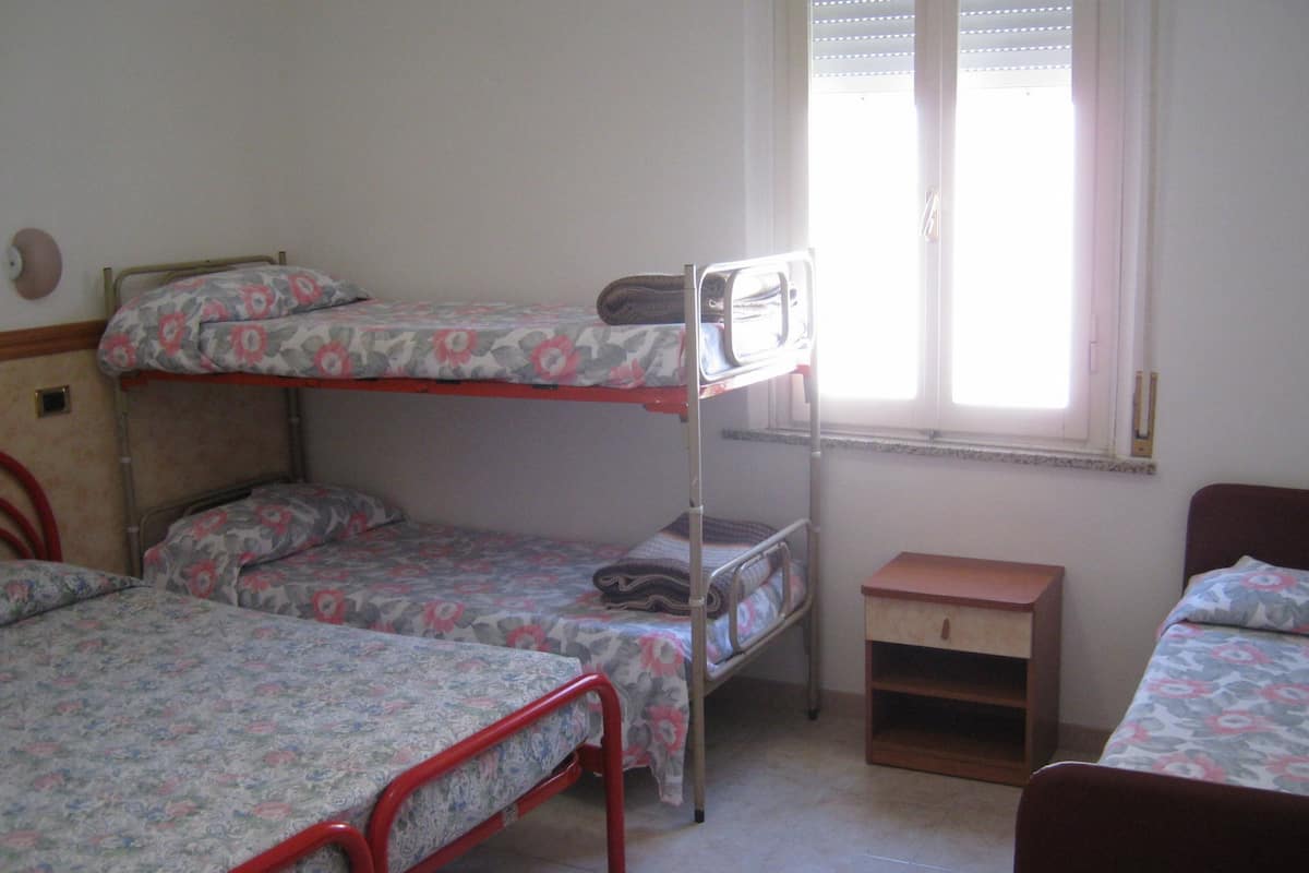 Family Room, Ensuite | In-room safe, soundproofing, cots/infant beds, WiFi