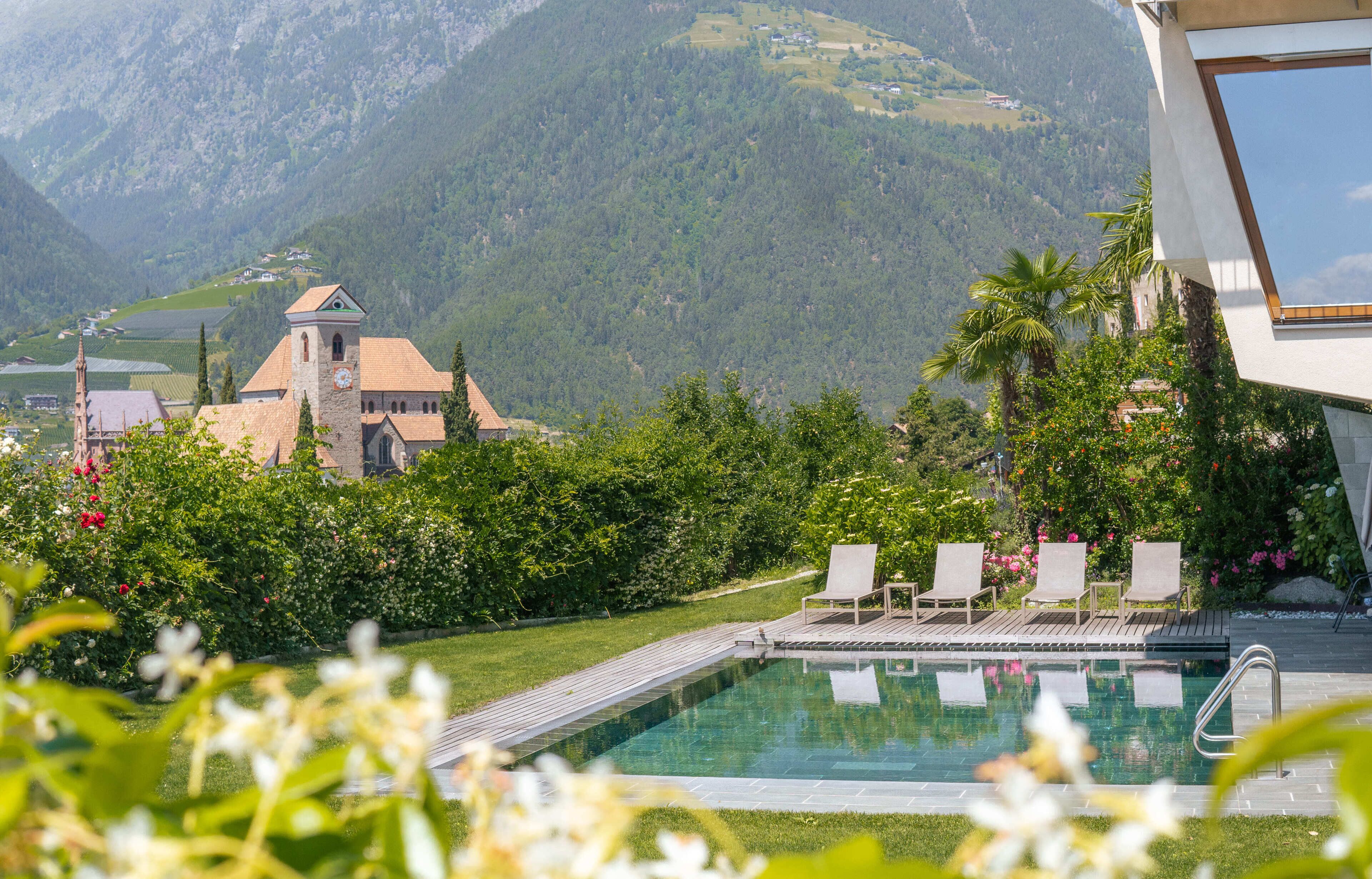 Seasonal outdoor pool, open 6:00 AM to 9:00 PM, pool umbrellas