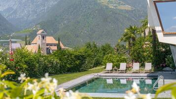 Seasonal outdoor pool, open 6:00 AM to 9:00 PM, pool umbrellas