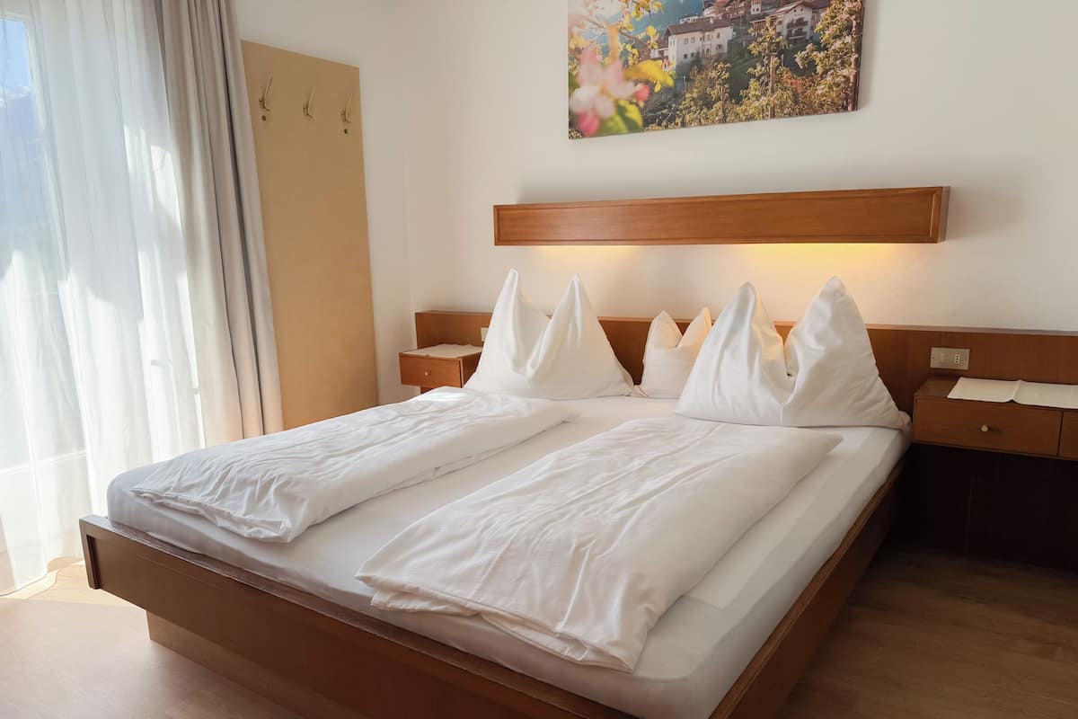 Desk, blackout curtains, free WiFi, bed sheets