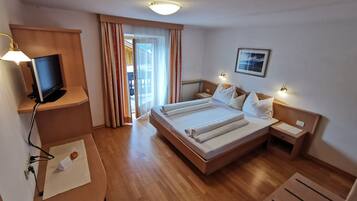 Premium Double Room, 1 Queen Bed, Balcony, Valley View | Desk, blackout curtains, free WiFi, bed sheets