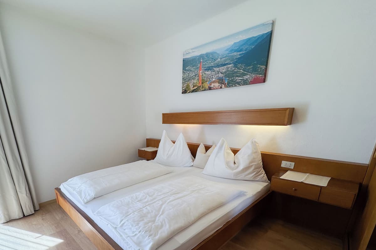 Desk, blackout curtains, free WiFi, bed sheets
