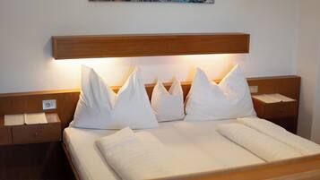 Schreibtisch, Verdunkelungsvorhänge, kostenloses WLAN, Bettwäsche