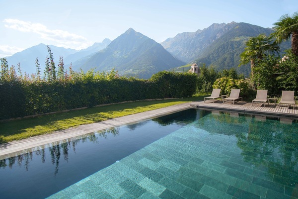 Seasonal outdoor pool, open 6:00 AM to 9:00 PM, pool umbrellas