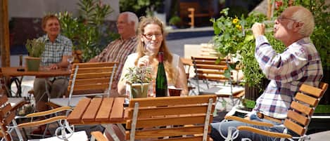 Petit-déjeuner, déjeuner et brunch servis sur place