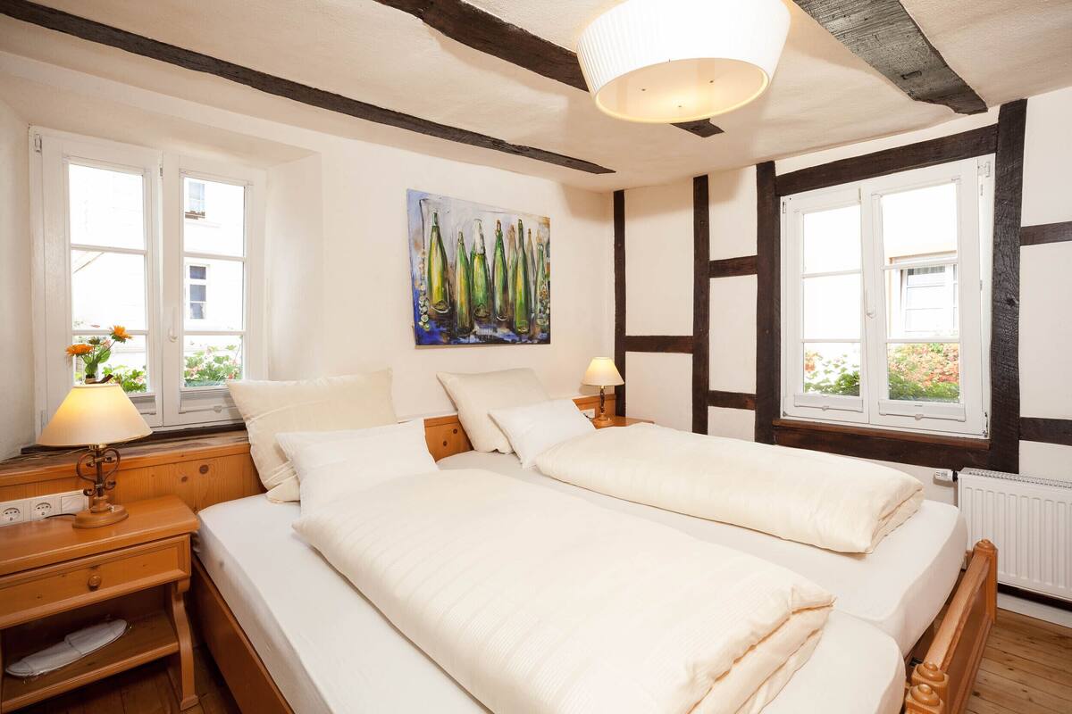 standard double room | minibar, in-room safe, bed sheets