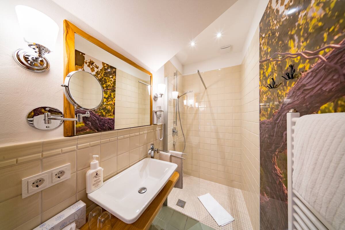 comfort double room | bathroom | shower, hair dryer, towels