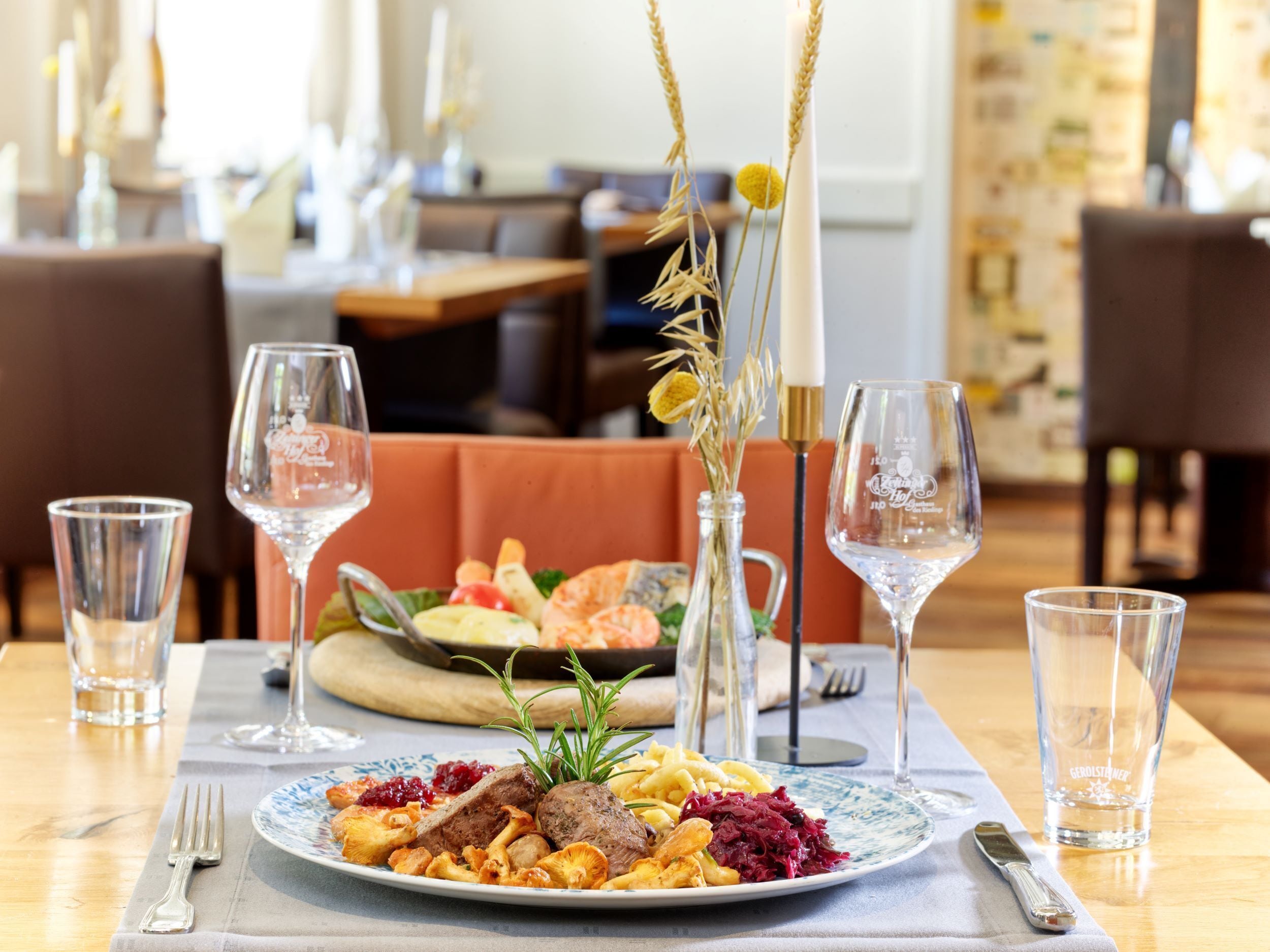 breakfast, lunch and brunch served