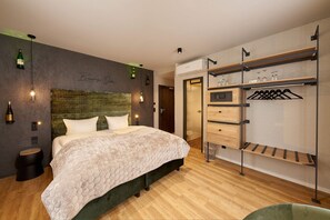 Minibar, in-room safe, bed sheets - Hotel Zeltinger Hof (Zeltingen-Rachtig)