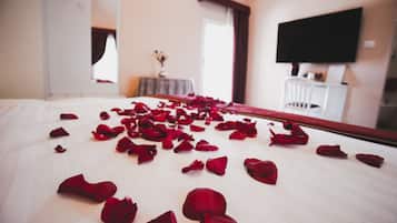 Premium bedding, down duvets, pillow-top beds, desk