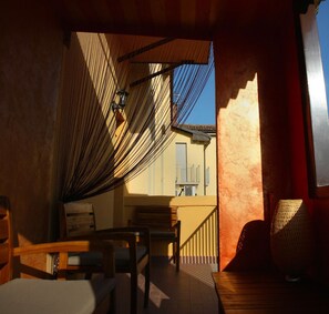 Suite – junior, terrasse, byutsikt | Terrasse/patio