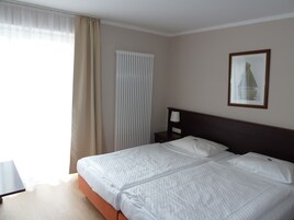 Double Room, Sea View | In-room safe, free cribs/infant beds, free WiFi