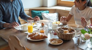 Daily buffet breakfast for a fee - Apartments Prairerhof (Schenna)