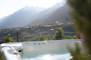 Bathtub spa outdoor