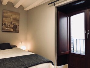 Blackout curtains, free cots/infant beds, rollaway beds, free WiFi - Apodaca Rooms (Cádiz)