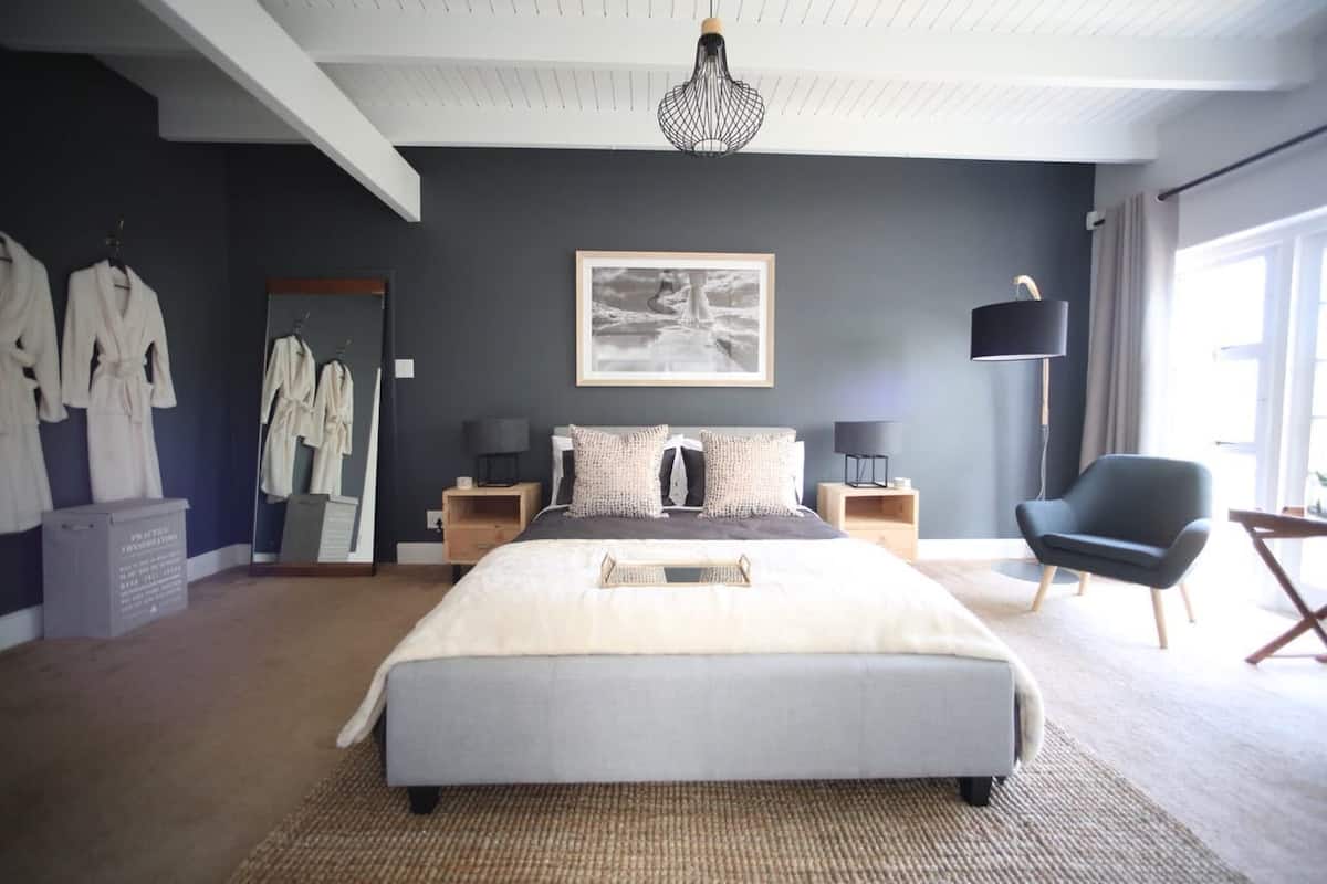 Deluxe Apartment, 1 King Bed | 1 bedroom, premium bedding, memory foam beds, in-room safe