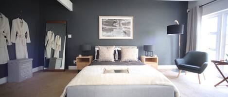 Deluxe Apartment, 1 King Bed | 1 bedroom, premium bedding, memory foam beds, in-room safe