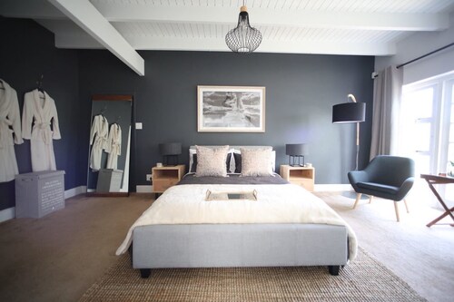 Plattekloof Views - Adults Only