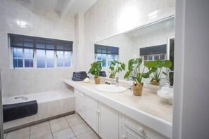 Separate bathtub and shower, deep-soaking bathtub, rainfall showerhead - Plattekloof Views - Adults Only (Cape Town)