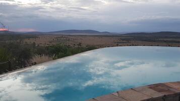 Outdoor pool, an infinity pool, free pool cabanas, pool loungers