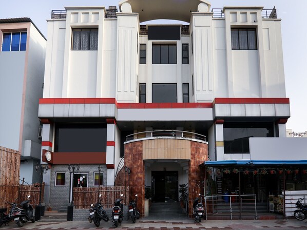 Property entrance - OYO 12086 Hotel Panchsheel (Jaipur)