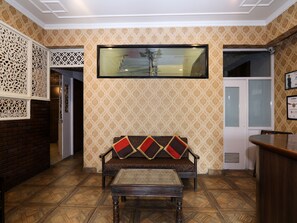 Lobby sitting area - OYO 12086 Hotel Panchsheel (Jaipur)