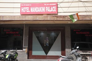 Front of property - Hotel Mandakini Palace (New Delhi)