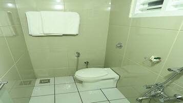 Double or Twin Room | Bathroom | Shower, rainfall showerhead, free toiletries, towels