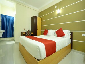 Desk, free WiFi - OYO 11909 Star Plaza (Aluva)