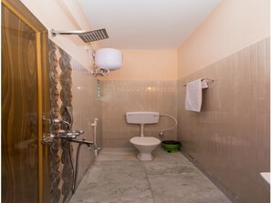 Double or Twin Room | Bathroom | Shower, free toiletries, towels - OYO 11379 Jams Guest House (Kolkata)