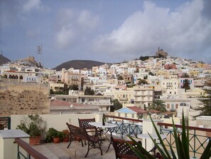 Two Single Beds with Courtyard View | Blick auf die Stadt