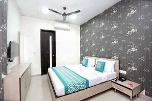 Standard Double Room - OYO 11934 Hotel De Agya Paradise (Ludhiana)