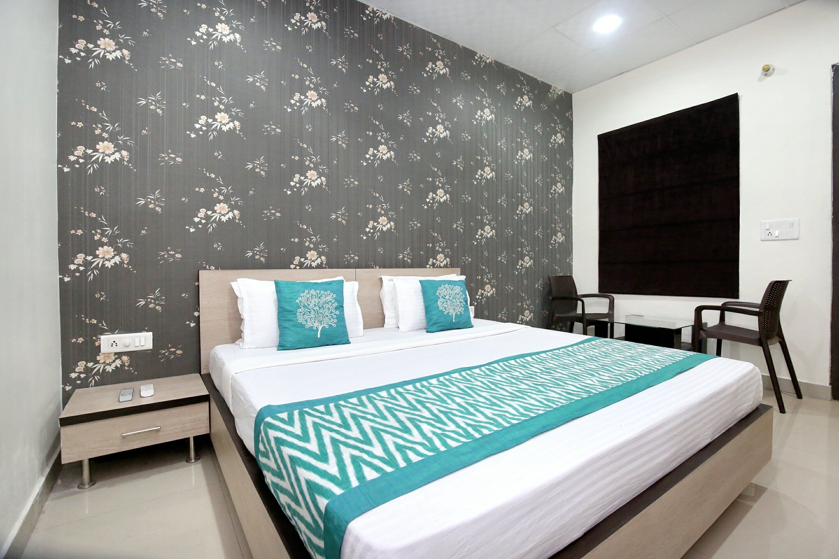 Standard Double Room | Free WiFi, bed sheets