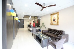 Lobby - OYO 11934 Hotel De Agya Paradise (Ludhiana)