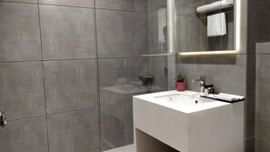 Deluxe Room, 1 King Bed | Bathroom sink - 10 Park Street Hotel & Banquets (Gorakhpur)