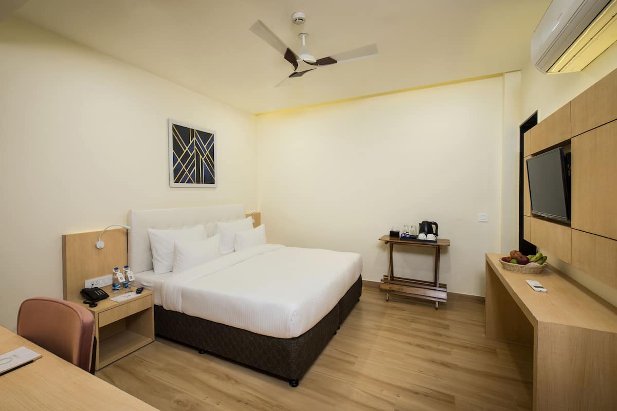 Minibar, in-room safe, desk, soundproofing