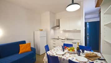 Apartemen, 1 Tempat Tidur Double dengan tempat tidur Sofa | Area keluarga | TV