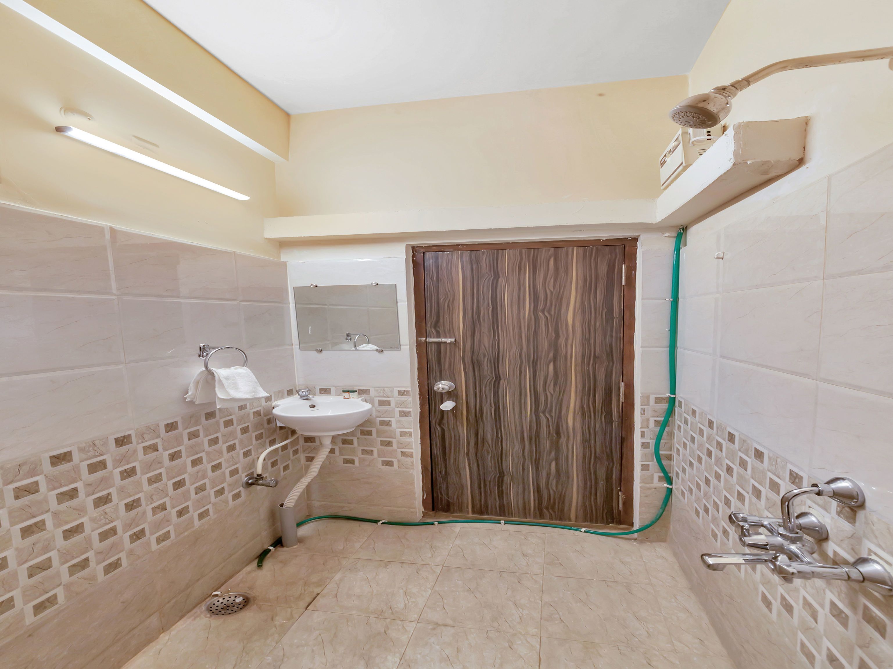 double or twin room | bathroom | shower, rainfall showerhead, free toiletries, towels